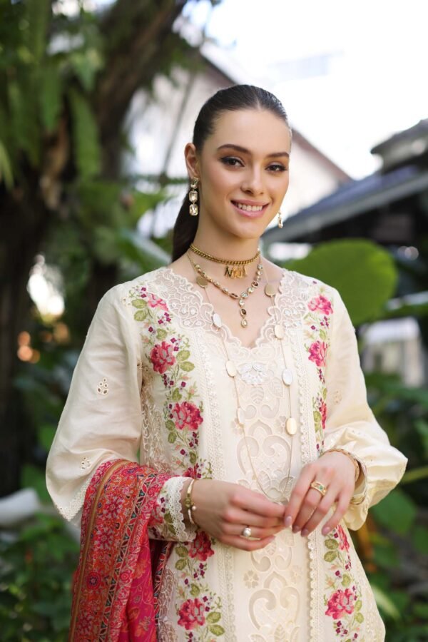 NOOR BY SAADIA ASAD LUXURY CHIKANKARI - Image 3