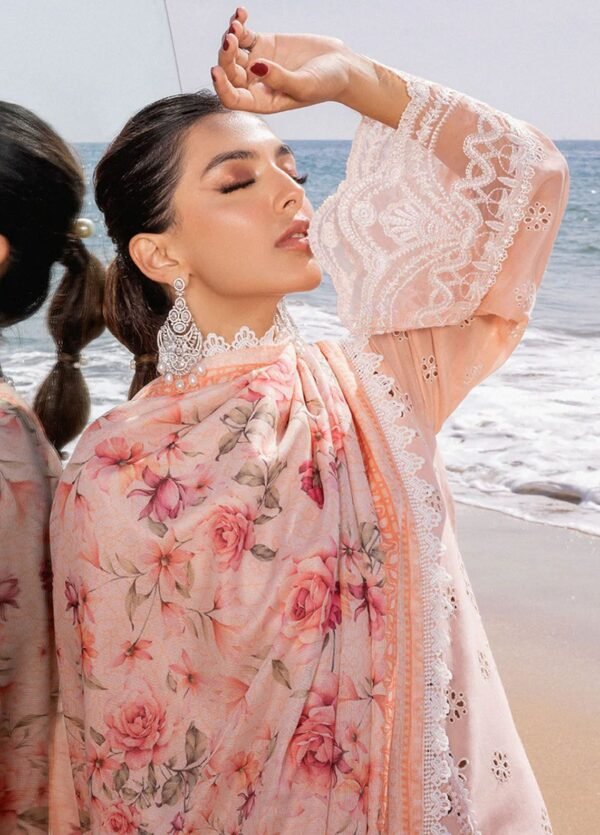 ZAINAB CHOTTANI CHIKANKARI LAWN - Image 4